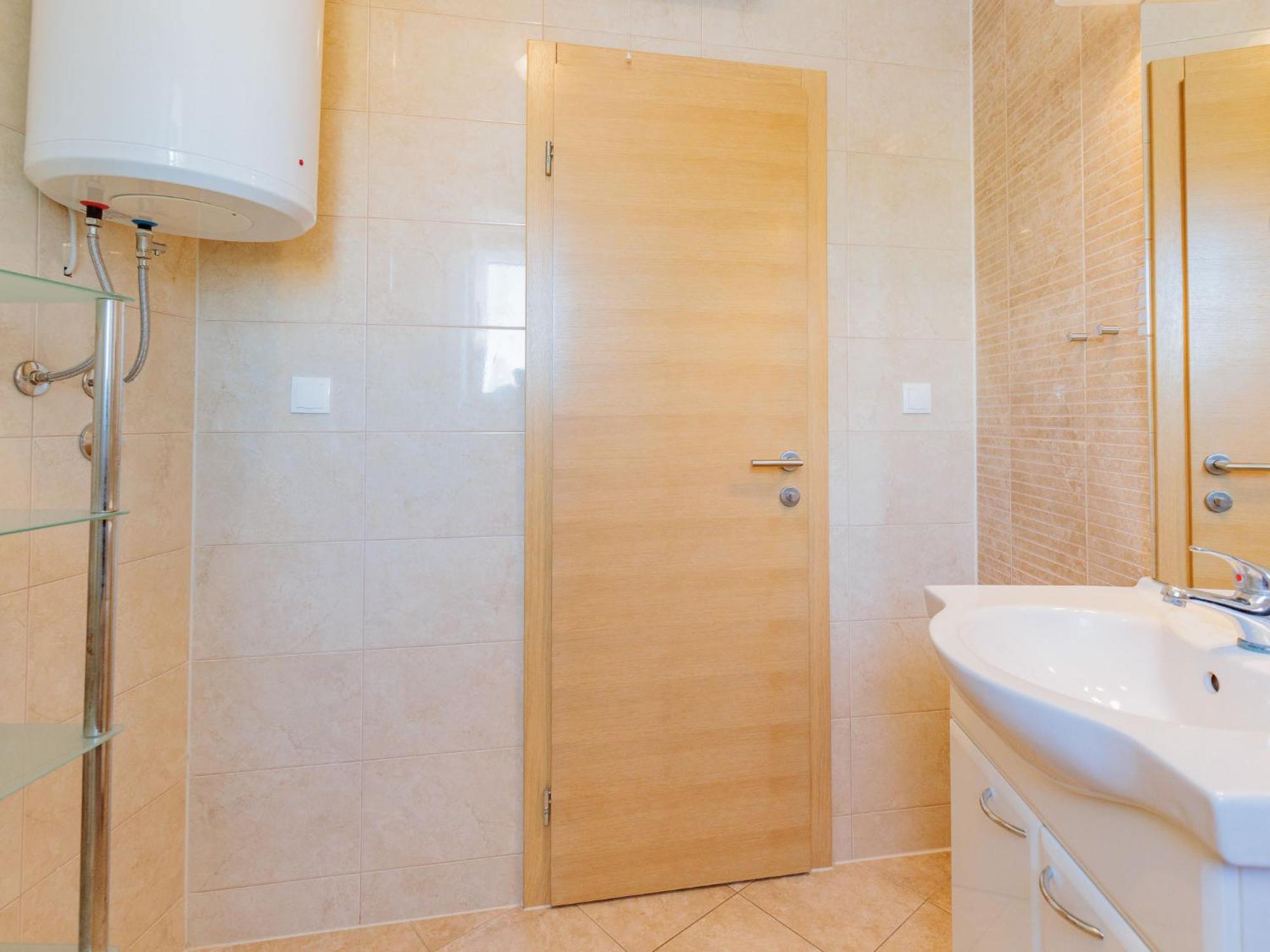 Apartment Mlasina-3 By Interhome Nin Kültér fotó